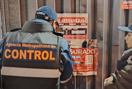Clausuran parque acuático clandestino en Calderón por sustraer agua pública