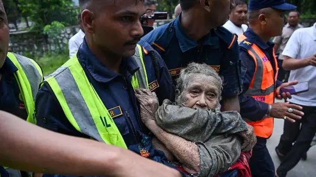 Tragedia fronteriza entre el Tíbet y Nepal deja muertos y comunidades arrasadas