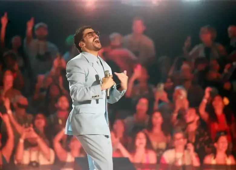 Bad Bunny hace historia con siete Emmys por su show del Super Bowl