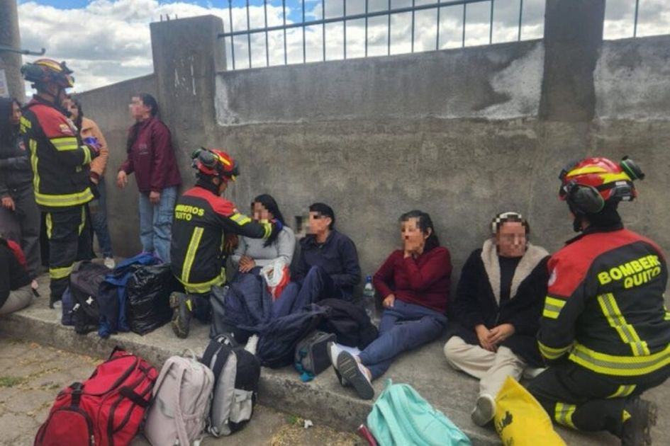 Volcamiento de furgoneta en Quito deja nueve personas afectadas