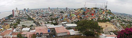 Ejecutan a un hombre a tiros en los exteriores de una escuela en Guayaquil ante la mirada de estudiantes