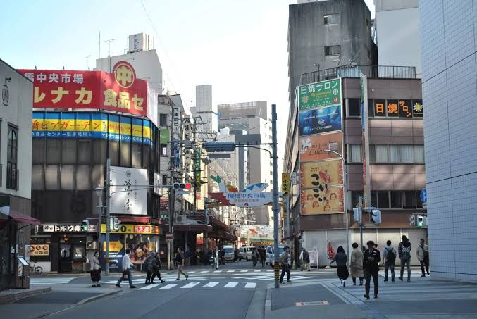 Padre ecuatoriano en Japón busca justicia tras muerte de su hija víctima fatal del salto suicida