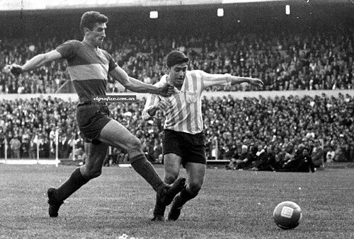 Argentina rinde homenaje póstumo a Antonio Rattín con brazalete negro ante Suiza
