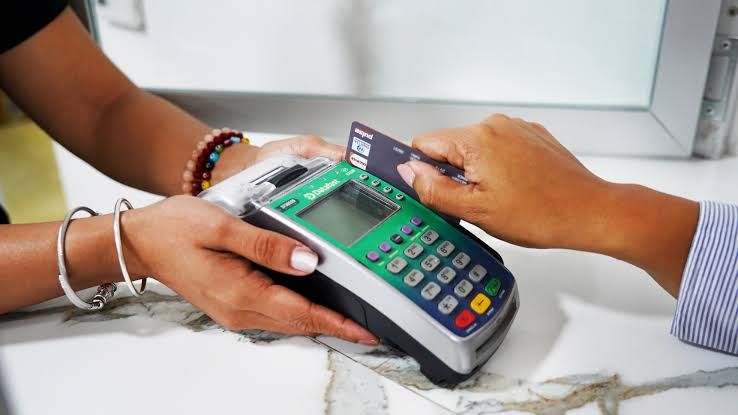 Uso recurrente del extracupo alerta sobre salud financiera personal