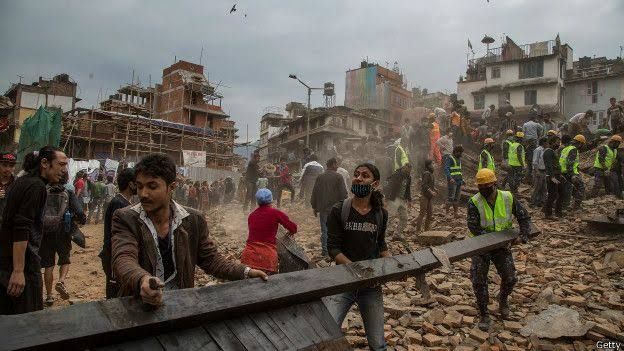 Nepal confirma 676 muertos por terremoto: Ecuador evalúa apoyo humanitario ante crisis en Asia