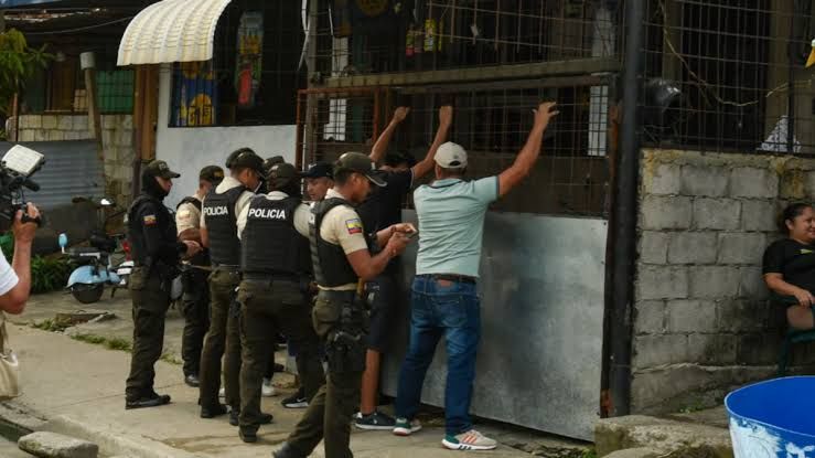 Operativo policial desmantela red criminal en Urdesa Central con tres meses de vigilancia