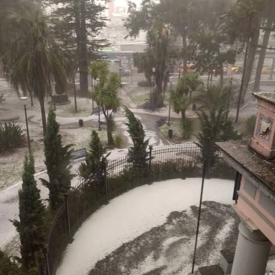Quito activa protocolos tras granizada: colapso e inundaciones movilizan a emergencias