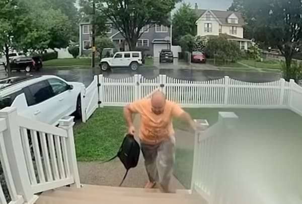 Video viral muestra impacto de rayo a hombre en Staten Island