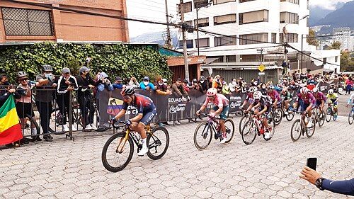Richard Carapaz regresa al top 10 mundial tras cuarto lugar en Vuelta España