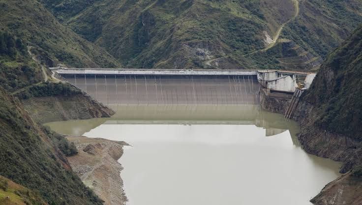 150 industrias ecuatorianas reducirán jornada para proteger embalse Mazar