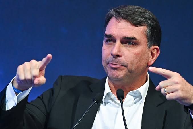 Flavio Bolsonaro cancela su participación en el debate presidencial brasileño por motivos personales