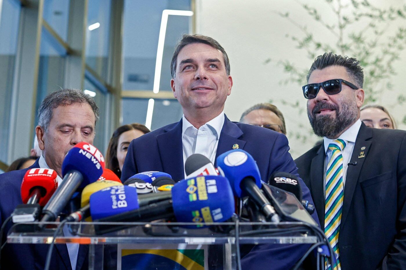 Flávio Bolsonaro reduce la ventaja electoral de Lula da Silva un mes antes del balotaje en Brasil