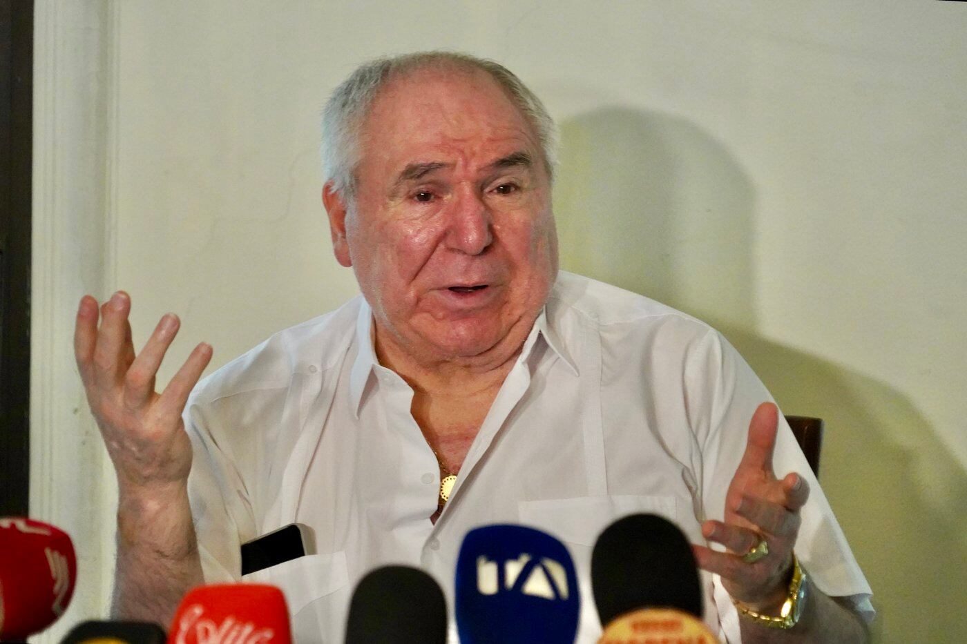 Abdalá Bucaram niega salida a Colombia tras condena penal en Ecuador