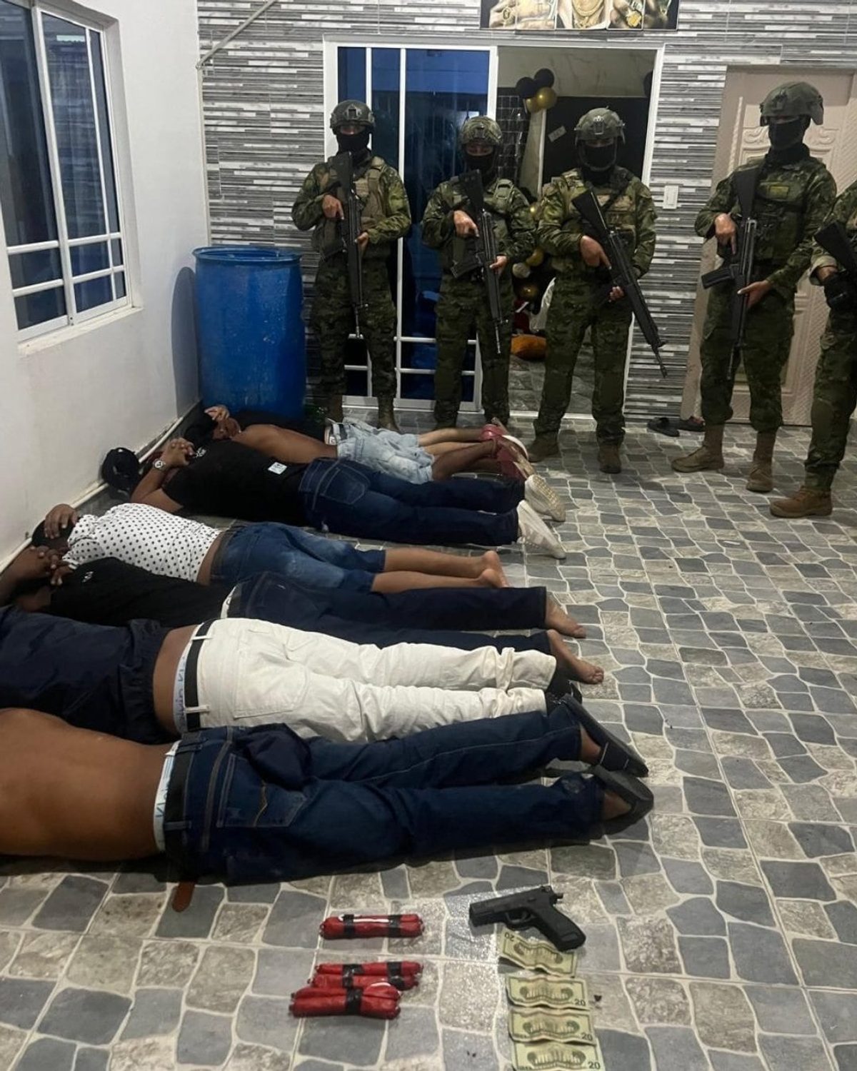 Fuerzas Armadas desmantelan célula de 'Los Fatales' en Monte Sinaí con captura de ocho narcotraficantes