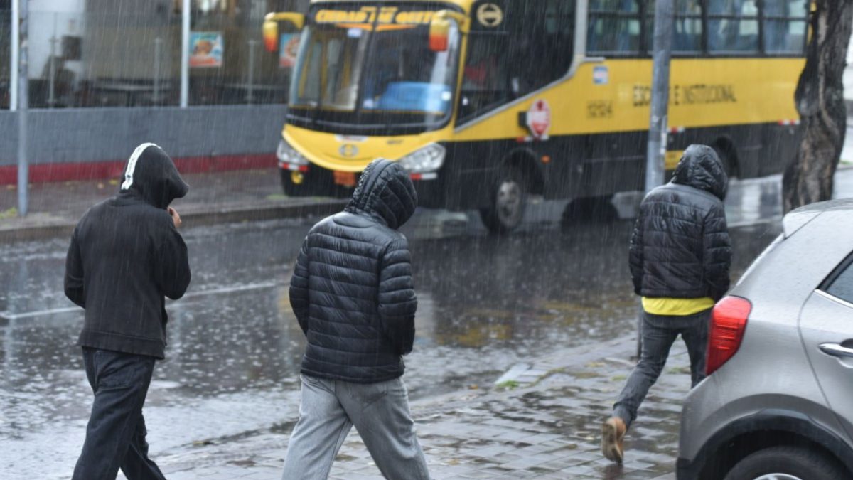 Inamhi alerta por fuertes lluvias y vientos en Ecuador: riesgo de desastres naturales inminente