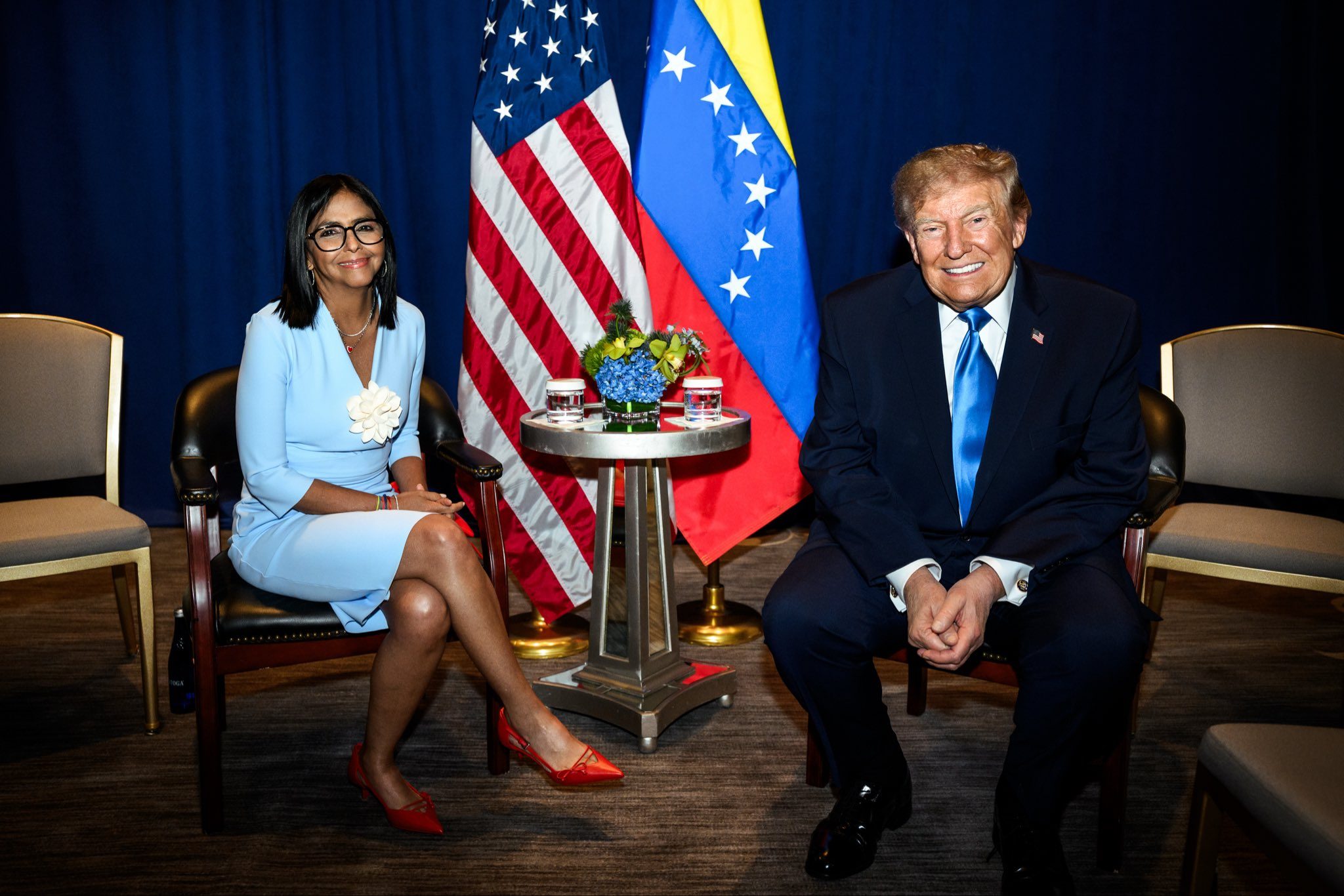 Delcy Rodríguez se reúne con Trump: El primer encuentro directo en una década redefine el escenario geopolítico