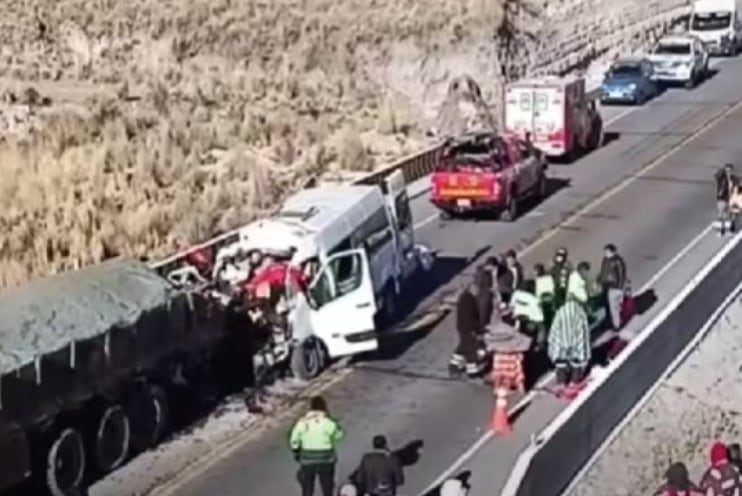 Trágico accidente en Perú deja 13 muertos; refuerza necesidad de seguridad vial regional