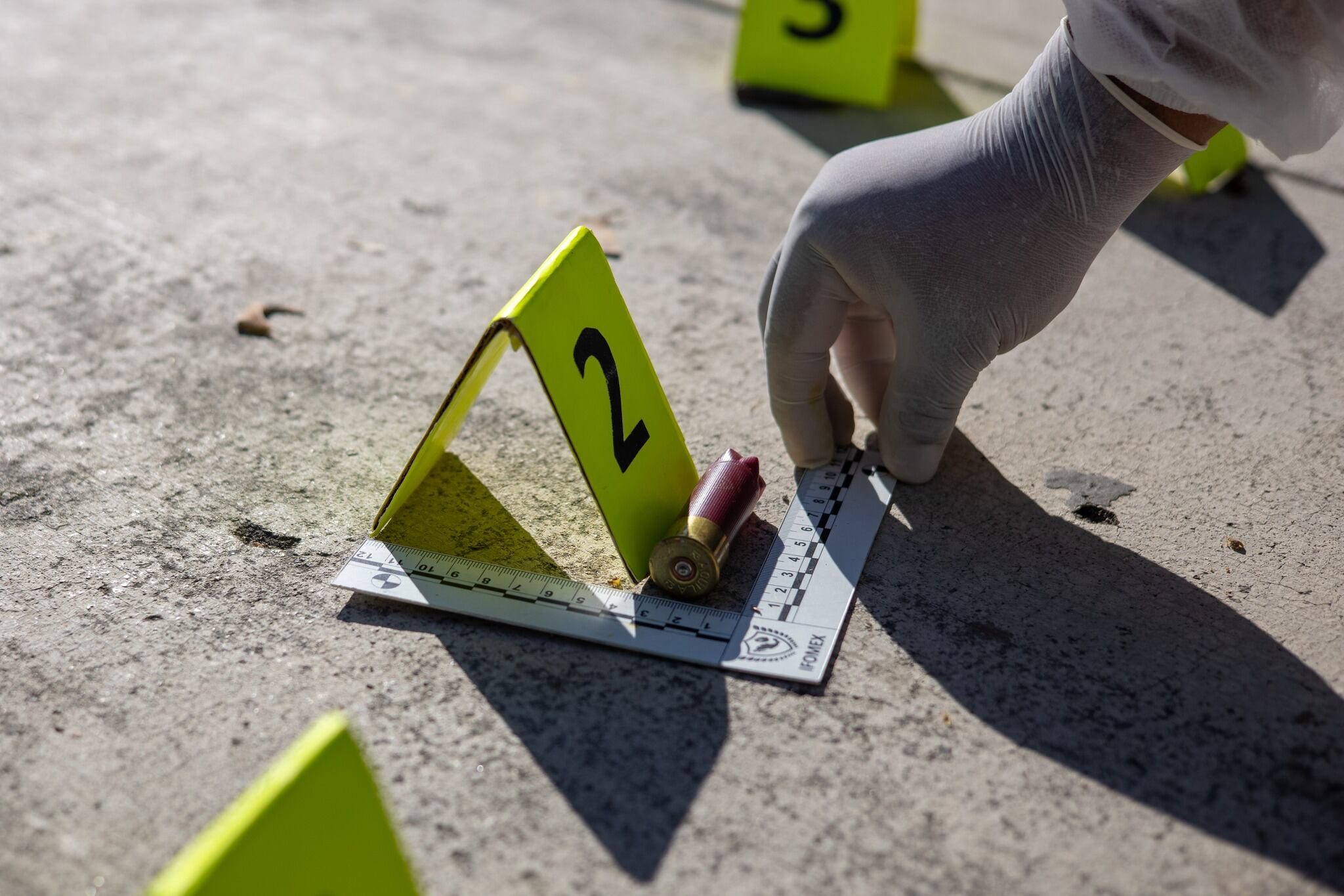 Hallan ocho cuerpos decapitados en mina de Azuay; investigación revela escalada violenta