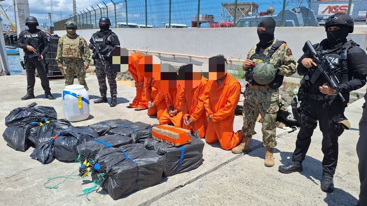 Fuerzas Armadas decomisan más de 2,9 toneladas de droga valorada en 70 millones de dólares en alta mar