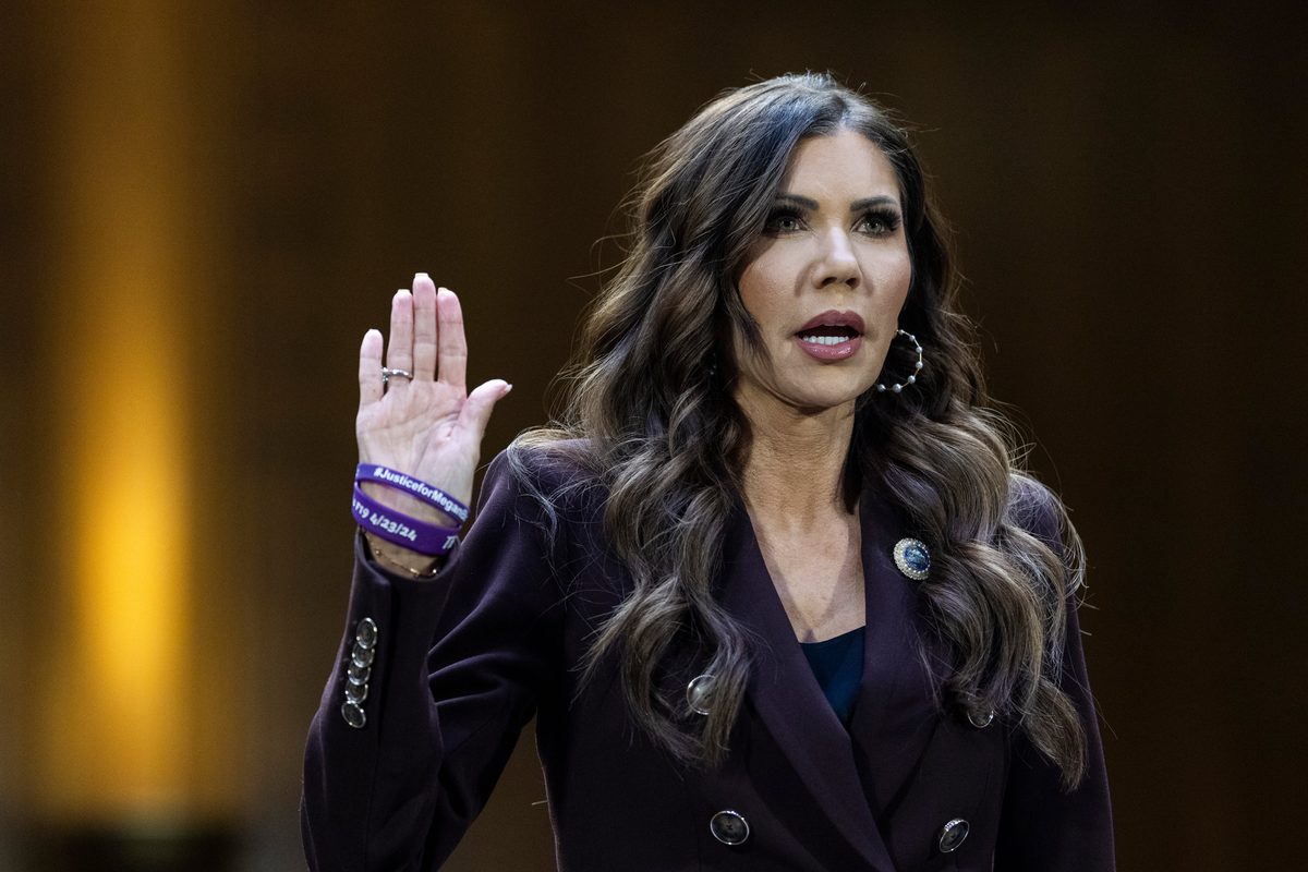 Daniel Noboa condecoró a Kristi Noem con la Orden Nacional al Mérito tras reunión bilateral en Carondelet