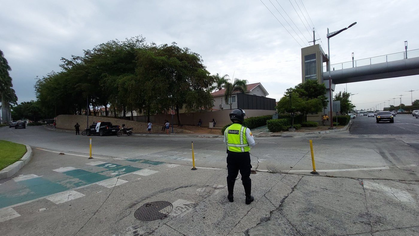 Operativo policial y militar interviene la isla Mocolí en Samborondón tras toma de control de tránsito