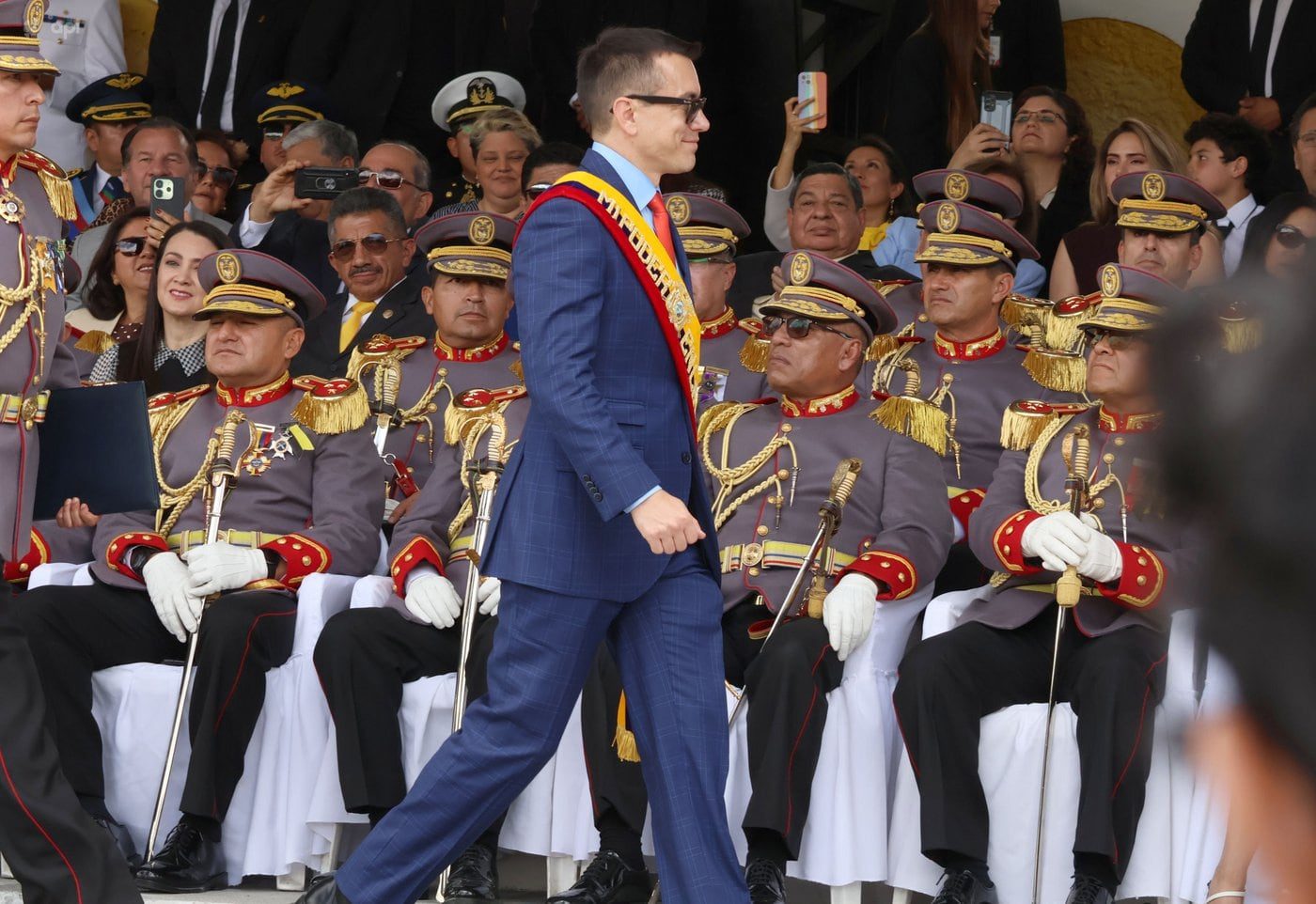 Presidente Noboa renueva cúpula militar con decretos que envían a servicio pasivo a generales y vicealmirantes