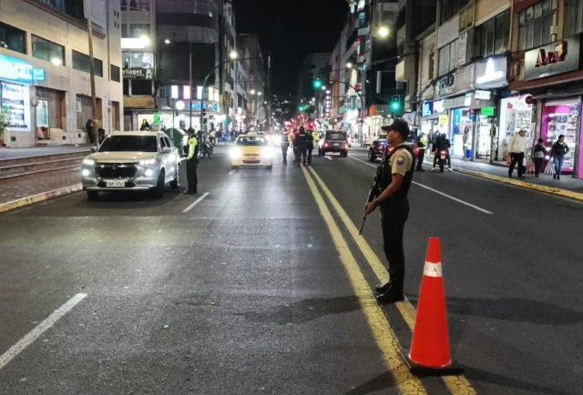 Tres muertos y seis heridos tras ataque armado en la Avenida 25 de Julio en Guayaquil