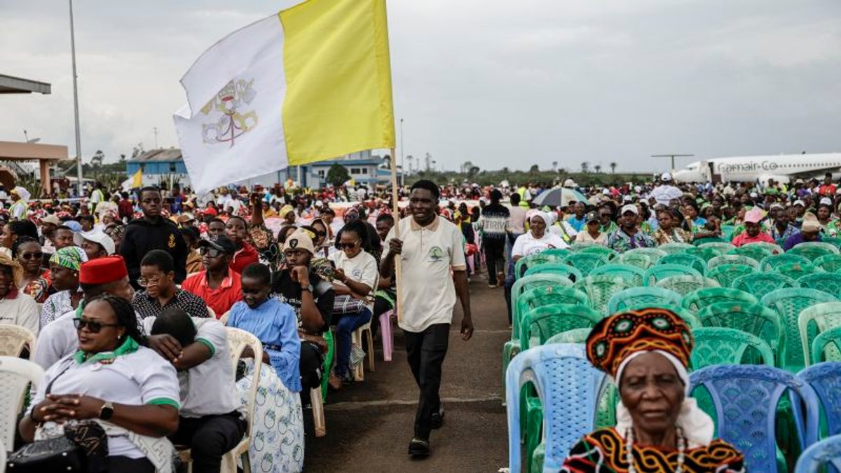 El Papa León XIV es recibido con fervor en Bamenda, Camerún, en visita histórica para África