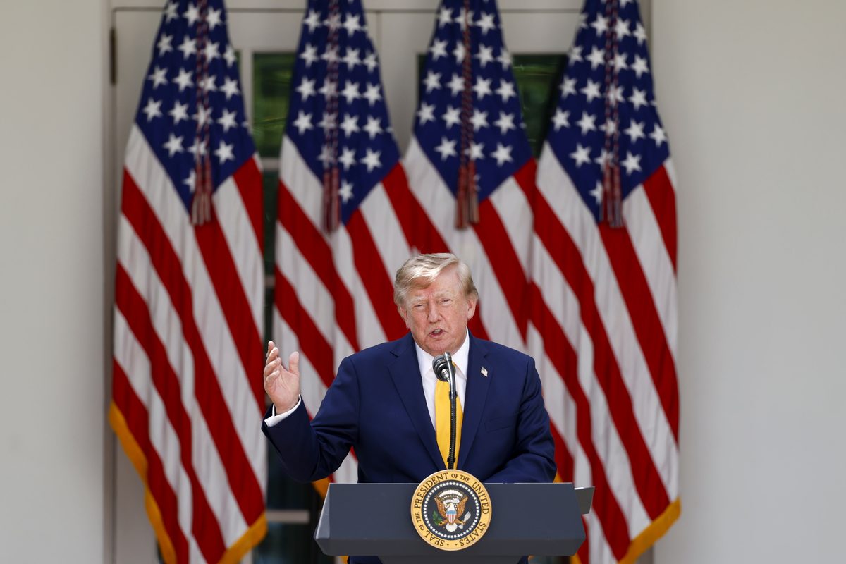 Trump declara emergencia nacional para restringir equipos eléctricos extranjeros