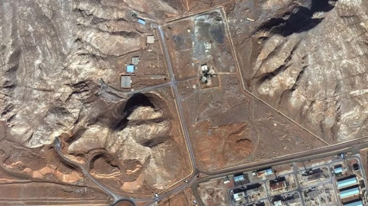 Irán sella depósitos de uranio y despliega minas ante amenaza de operación estadounidense