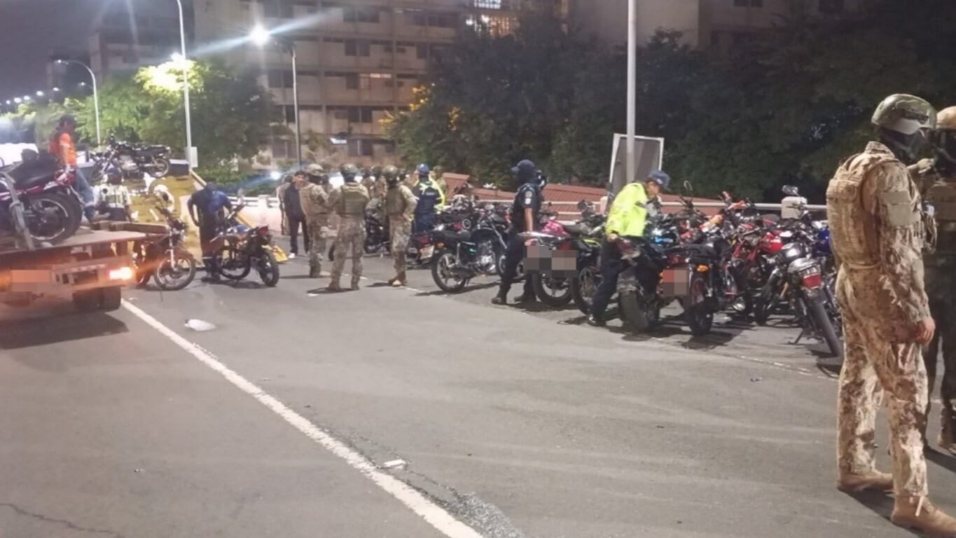 Policía retiene más de 100 motocicletas tuning en Guayaquil tras operativo nocturno contra el crimen