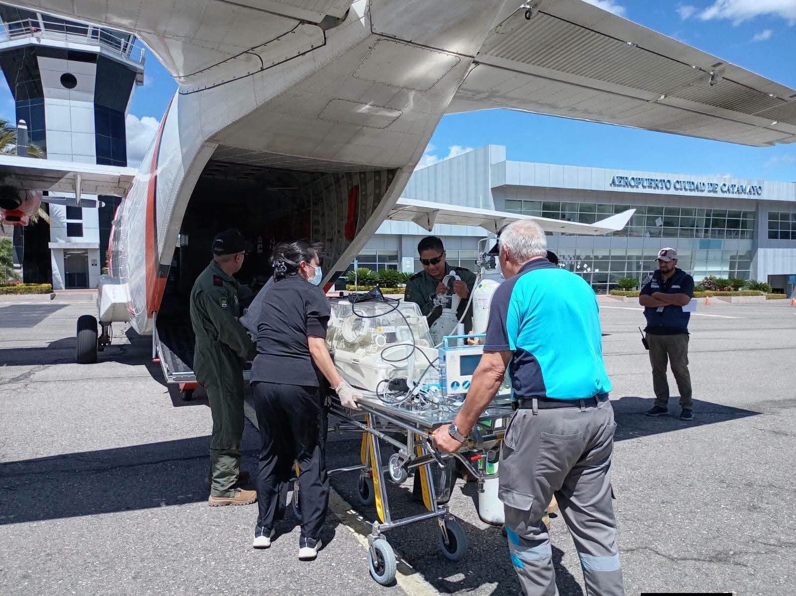 Ejército ecuatoriano ejecuta exitosa evacuación médica de neonato crítico desde Loja hacia Quito