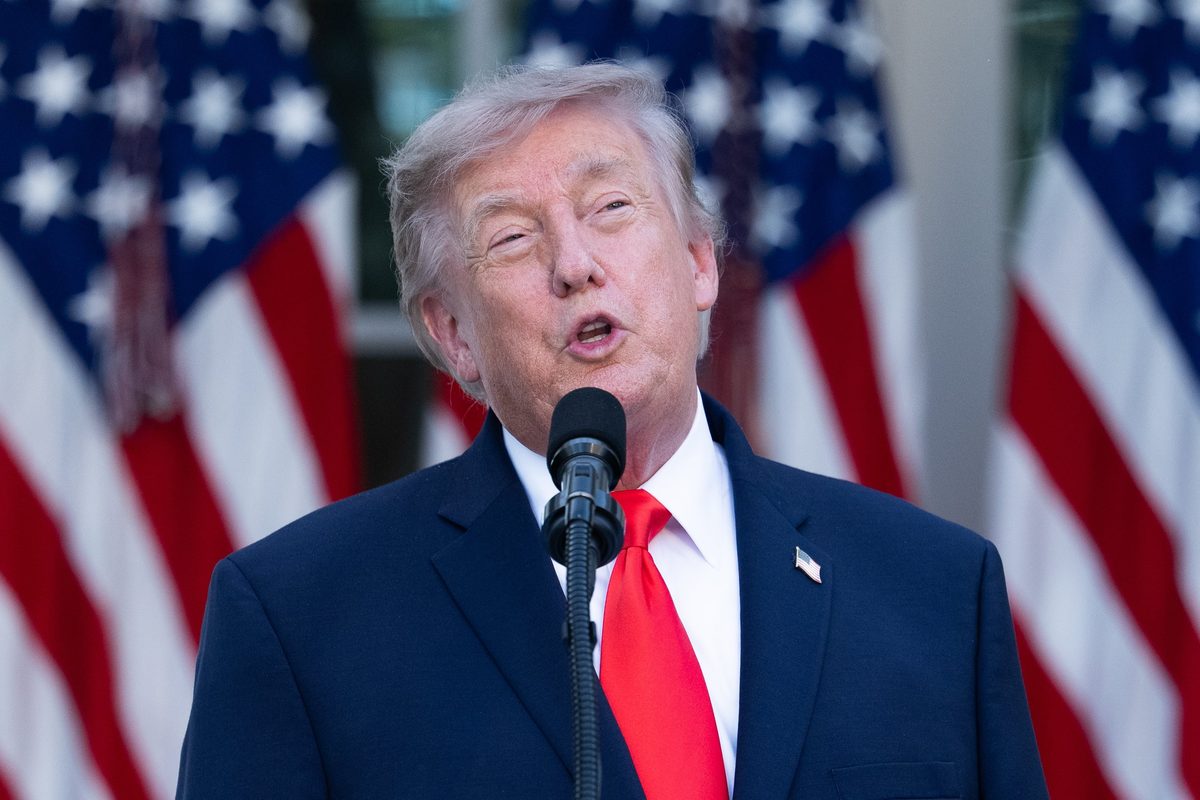 Trump advierte que Estados Unidos aplicará un arancel del 100% ante el nuevo impuesto digital de Europa