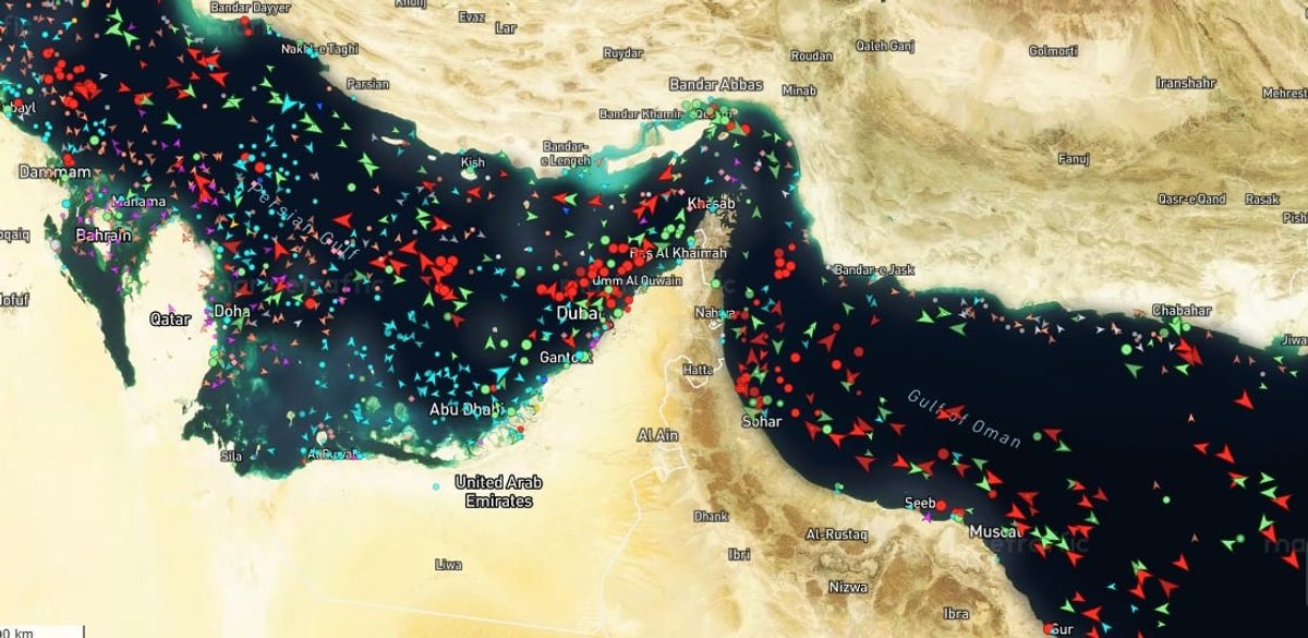 Irán exige a buques internacionales respetar rutas en el estrecho de Ormuz bajo amenaza