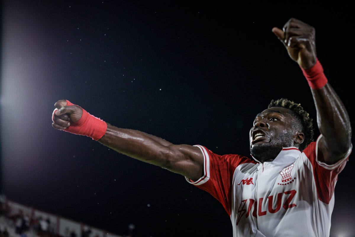 Jordy Caicedo firma historia en Argentina: doblete ante San Lorenzo y récord histórico