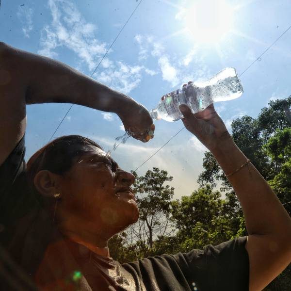 Inamhi alerta sobre calor extremo e incendios en Ecuador mientras gobierno impulsa adaptación climática