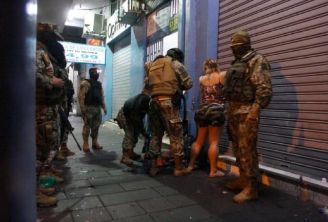 Fuerzas Armadas despliegan más de 40.000 militares y tanquetas en Durán y cuatro provincias por toque de queda