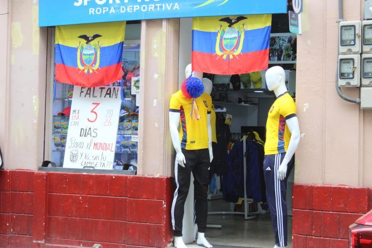 La fiebre mundialista impulsa compras de última hora en centros comerciales ecuatorianos