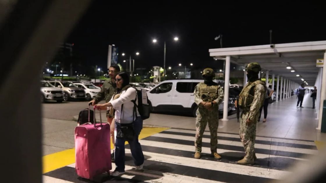 Balacera en aeropuerto de Guayaquil deja un muerto; capturan a dos menores