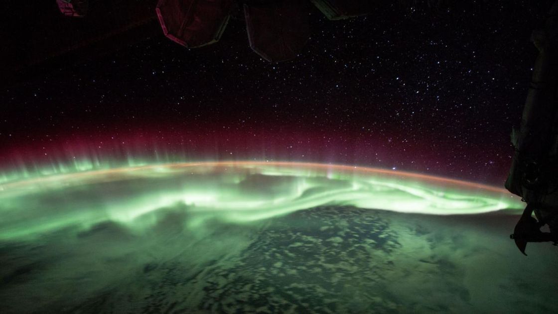 Jessica Meir captura espectacular aurora austral desde la Estación Espacial Internacional en nuevo registro