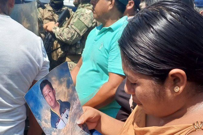 Rescatan en El Salvador a 16 pescadores ecuatorianos desaparecidos desde marzo en aguas del Pacífico