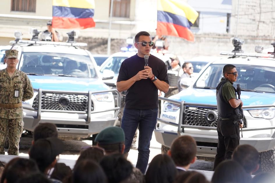Noboa entrega 223 vehículos a la Policía para combatir la delincuencia