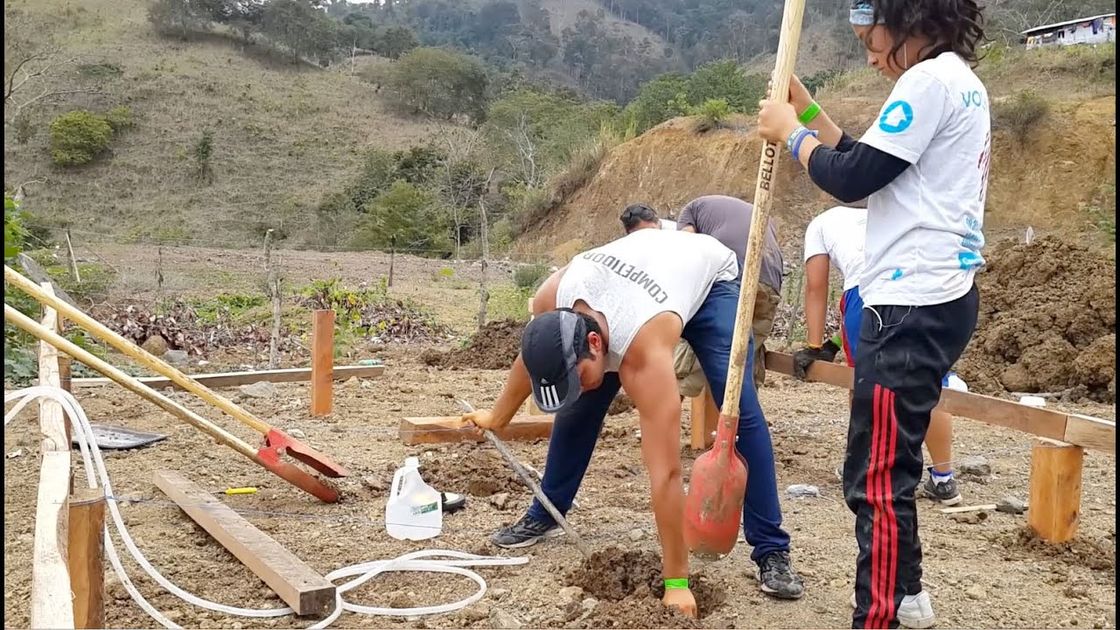 465 voluntarios construyen 44 viviendas en Tabuga tras el sismo