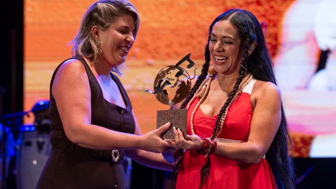 Lila Downs recibe premio La Mar de Músicas por su trayectoria mestiza