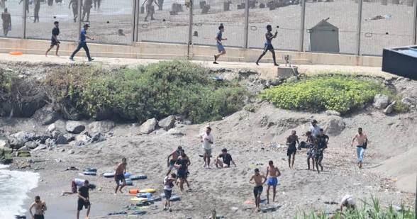 España declara crisis migratoria en Ceuta y activa repatriaciones exprés