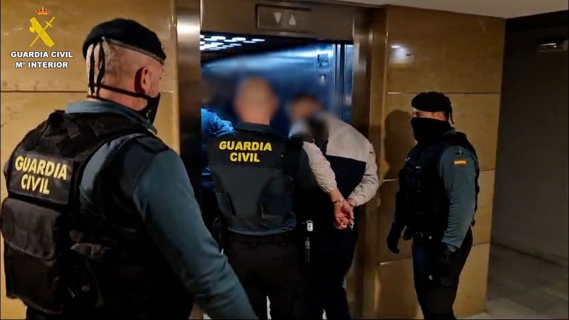 Policía española desmantela red de falsificación con 95 detenidos