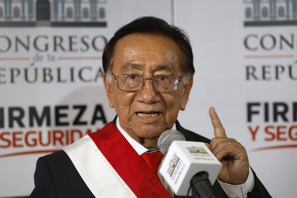 Presidente interino de Perú inicia juicio por apropiación ilícita