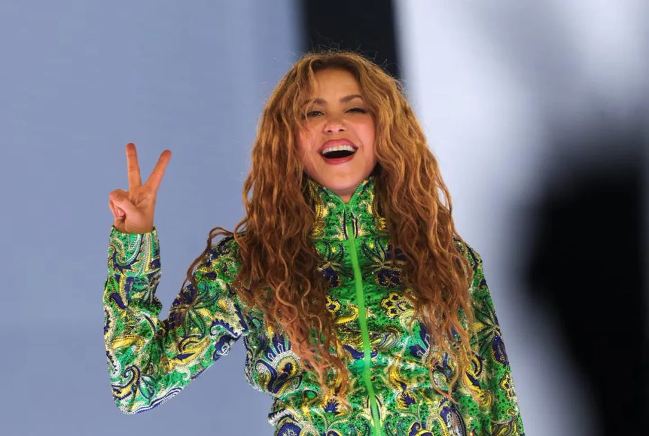 Shakira inicia su histórico megaconcierto gratuito en Copacabana con su exitoso hit La fuerte
