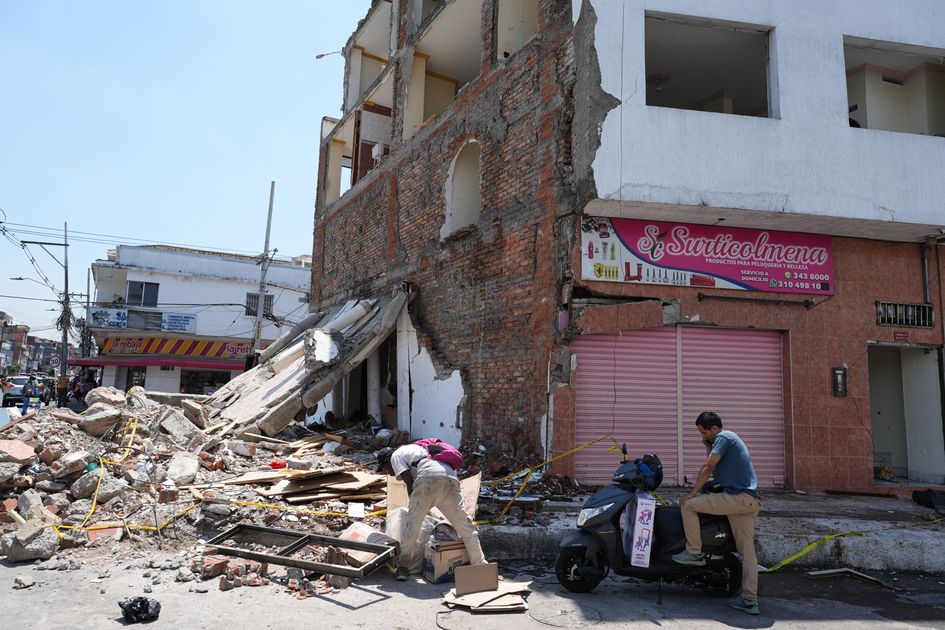 Colombia eleva a 319 los muertos por terremoto y busca a 260 desaparecidos