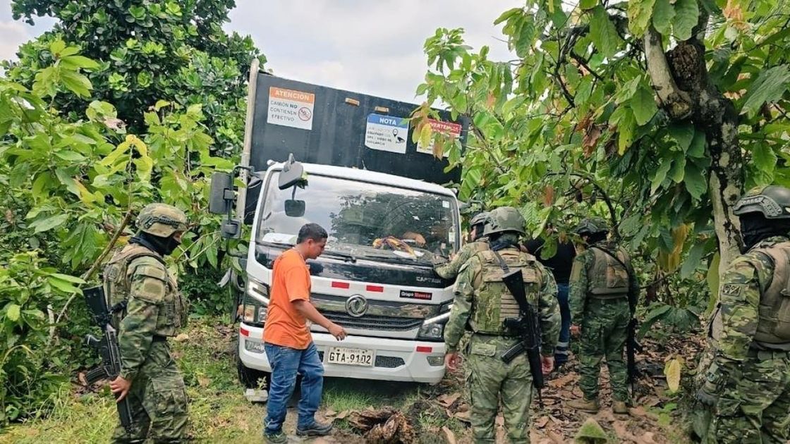 Ejército libera a dos secuestrados y recupera camión repartidor de cerveza en operativo en Yaguachi